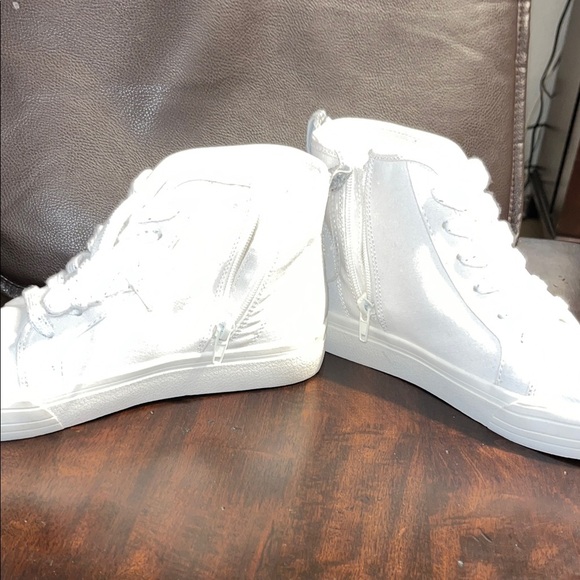 GB Girls White Sneakers with Colorful Patches - Picture 7 of 12